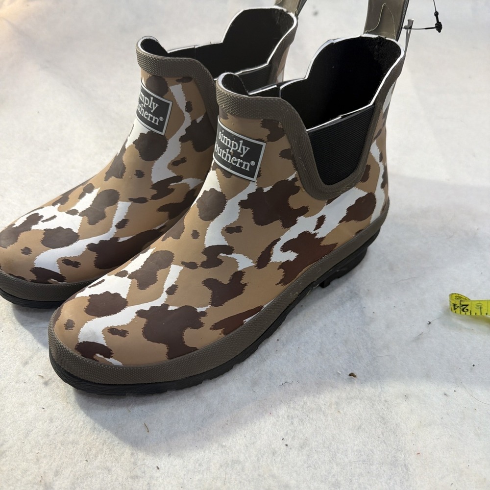 Simply Southern Women's Tan Camo Print Rain Boots Size 9 Brand New